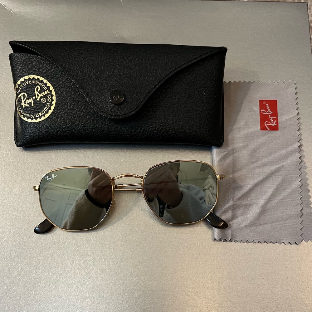 Ray Ban Hexagonal Flat Lenses in Polished gold frame with silver mirror lens